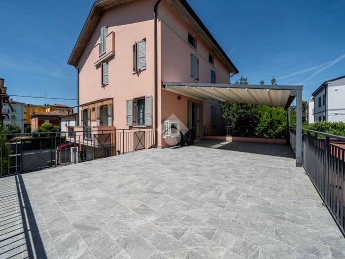 Casa con 6 locali in vendita in Via Mondovì, Sant'Agnese Università, Modena