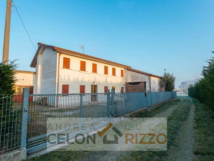 Casa con 6 locali in vendita in Via Cristo, Arre