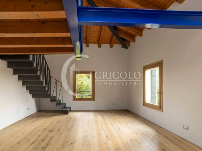 Appartamento quadrilocale in vendita in Vicolo Cal di Breda, Santa Maria del Rovere, Treviso
