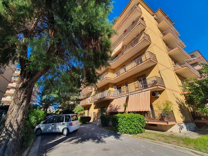 Appartamento quadrilocale in vendita in Via XVII Cavalleggeri di Caserta, Stadio, Caserta
