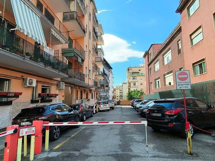 Appartamento trilocale in vendita in Via Diomede Carafa, Bagnoli, Napoli