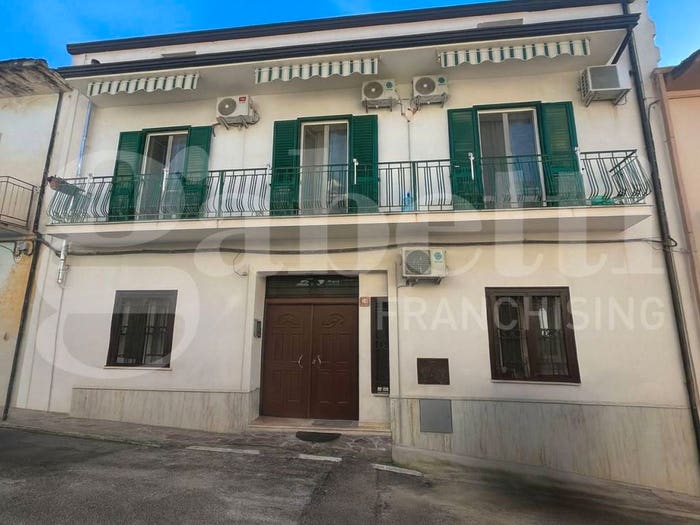 Casa con 6 locali in vendita in Via Caduti in guerra, Pignataro Maggiore