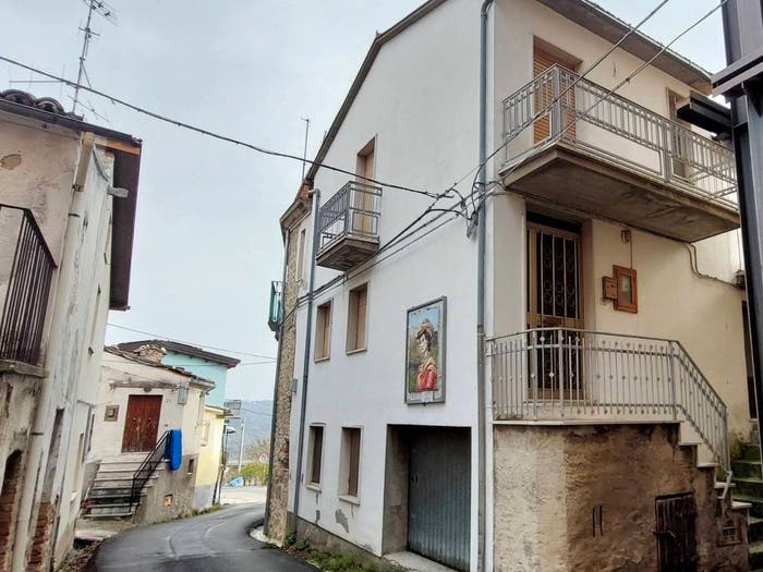 Casa con 6 locali in vendita in Via Boncompagni, Colledara