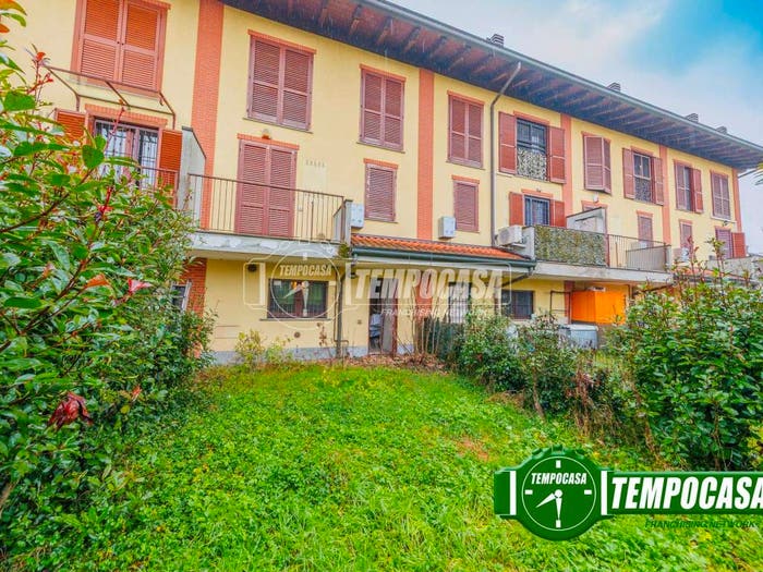 Casa quadrilocale in vendita in Via Corte Palazzo, Centro, Vernate