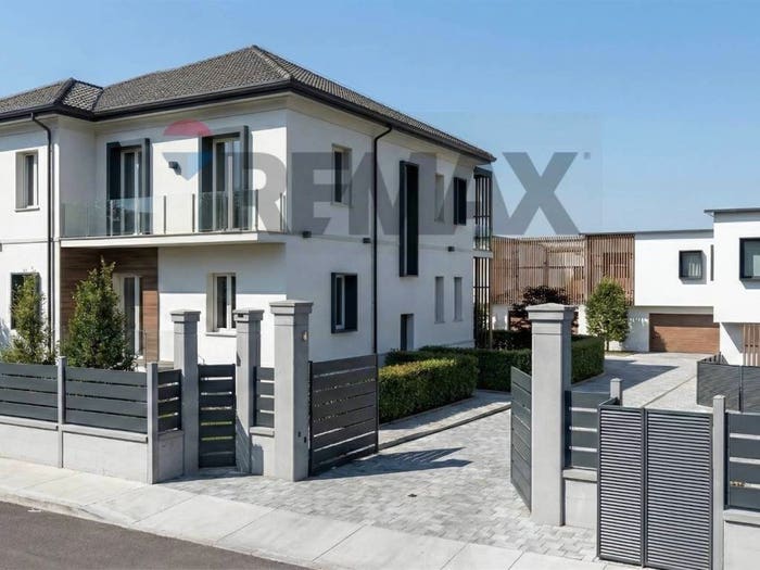 Appartamento trilocale in vendita in Via Giuseppe Parini, Cesano Maderno
