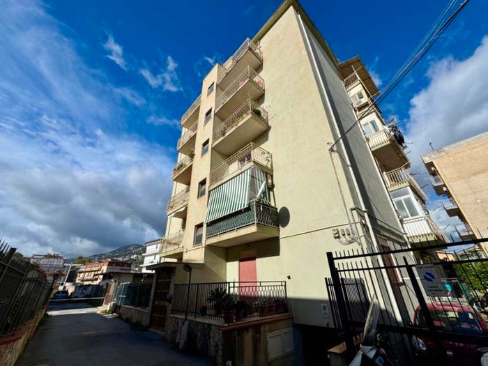 Appartamento con 5 locali in vendita in Via Sarah Ferrati, Calatafimi Alta, Palermo