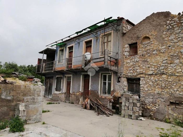 Casa con 6 locali in vendita in Via f scurano, Alatri
