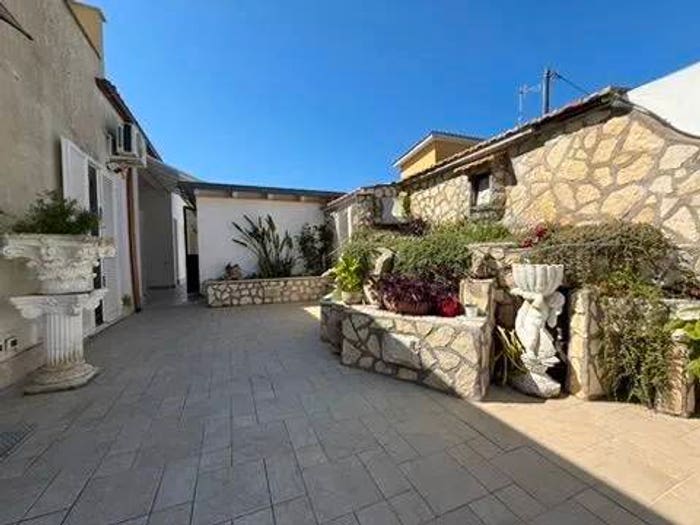 Casa con 6 locali in vendita in Via Di Villa Claudia No Number, Villa Claudia, Anzio