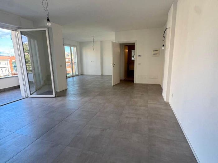 Appartamento trilocale in vendita in Via Tevere, Villa Guardia