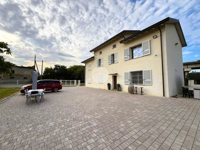 Casa con 5 locali in vendita in Località san faustino, Fidenza