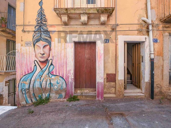 Casa quadrilocale in vendita in Via Sant'Agostino, Centro, Caltagirone