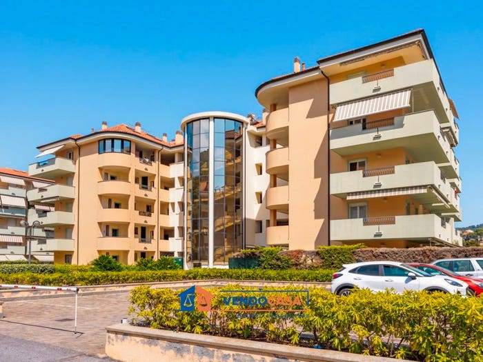 Appartamento bilocale in vendita in Via Camillo Benso di Cavour, Marina Di Andora, Andora