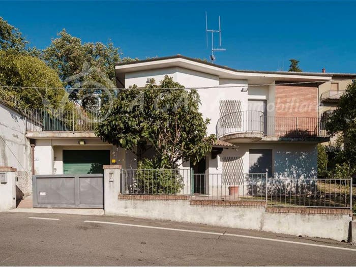 Casa con 6 locali in vendita in via marconi, Centro, Fornovo di Taro