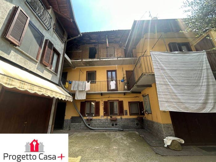 Casa trilocale in vendita in Via Filippo Turati, Caronno Varesino