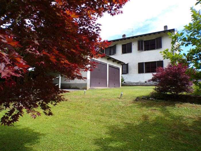 Casa con 6 locali in vendita in Via Giuseppe Garibaldi, Centro, Biandronno