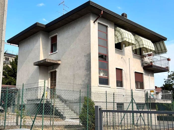 Appartamento trilocale in vendita in Via Donatori di Sangue, Caronno Varesino