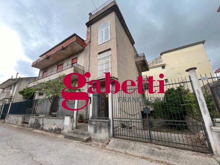Casa quadrilocale in vendita in Via Giordano Bruno, Recale