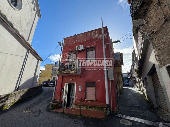 Casa trilocale in vendita in Piazza SS Rosario, Castanea Salice, Messina