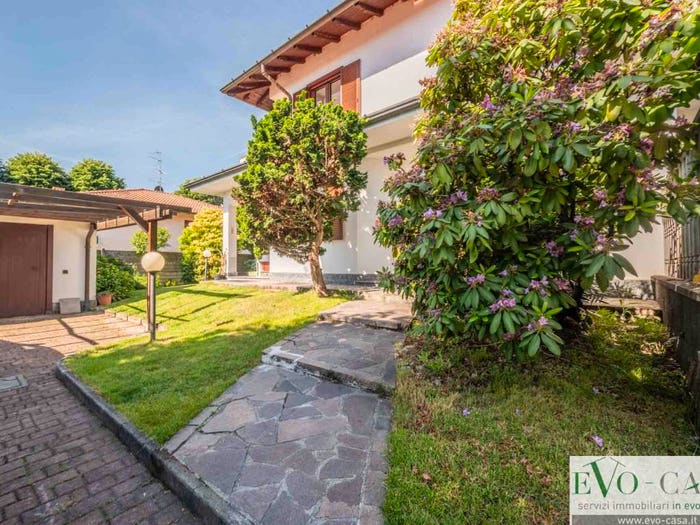 Casa quadrilocale in vendita in Via Cesare Battisti, Centro, Magnago