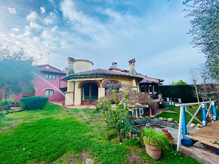 Casa con 6 locali in vendita in Strada D, Olgiata, Roma
