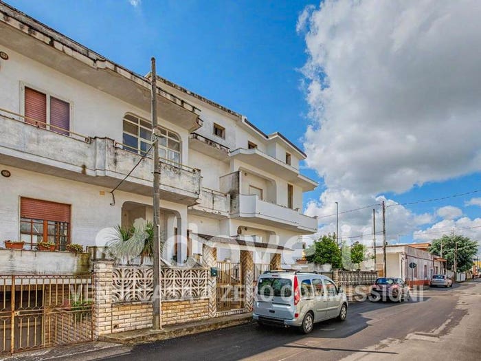 Appartamento con 5 locali in vendita in Via Kennedy, Centro, Torchiarolo