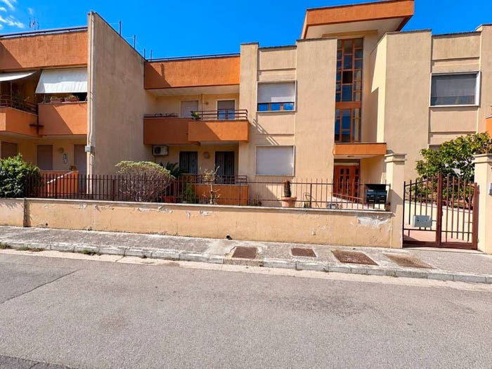 Appartamento con 6 locali in vendita in Via Lago d'Iseo, Centro, Galatina