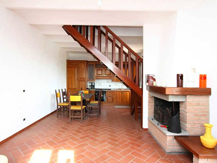 Casa con 6 locali in vendita in Via George Byron, Tuoro sul Trasimeno