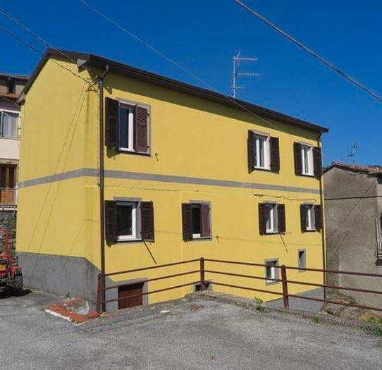 Casa con 5 locali in vendita in Via Meredo, Tresana