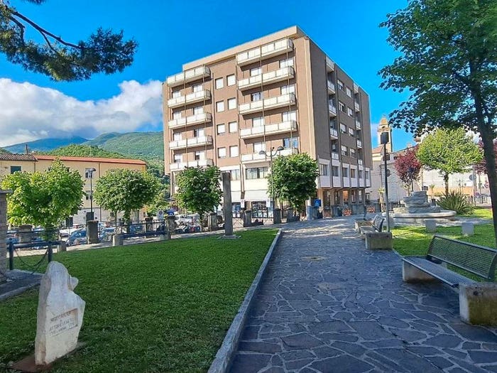 Casa con 6 locali in vendita in LARGO ROSCIANO, Centro, Montorio al Vomano