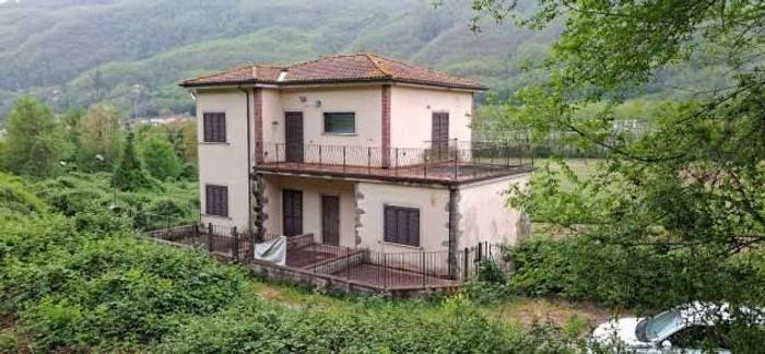 Casa con 6 locali in vendita in Desertoli, Centro, Bagni di Lucca