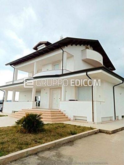Casa con 6 locali in vendita in via Portofino, Centro, Botricello