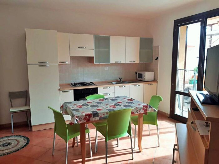 Appartamento trilocale in vendita in Via Roma, Codaruina, Valledoria