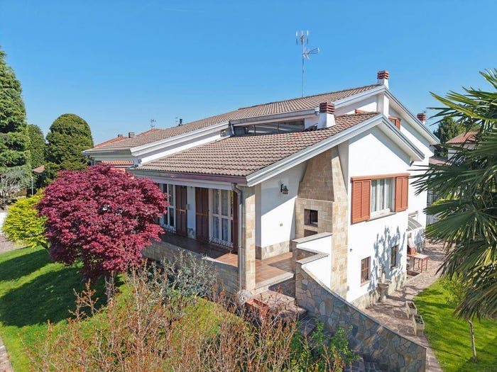 Casa con 6 locali in vendita in Via Ugo Foscolo, Centro, Cisliano