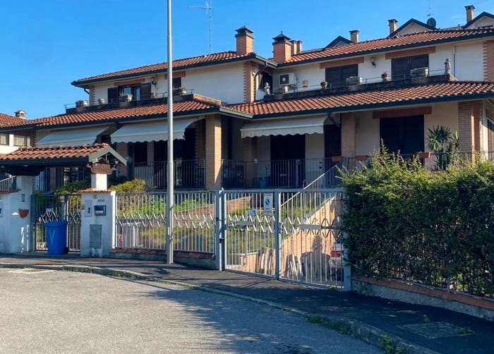Casa con 6 locali in vendita in Via Dante, Centro, Carpiano