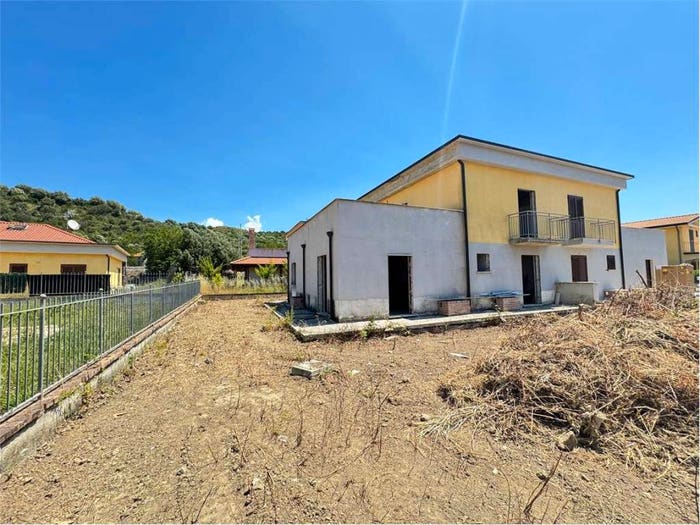 Appartamento con 5 locali in vendita in Via Parmenide, Ascea