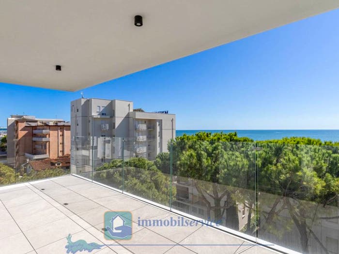 Appartamento quadrilocale in vendita in Via Andrea Bafile accesso al mare, Lido Centro Ovest, Jesolo