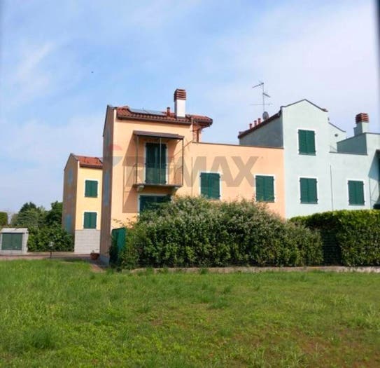 Casa quadrilocale in vendita in via roggia molinara, Biandrate