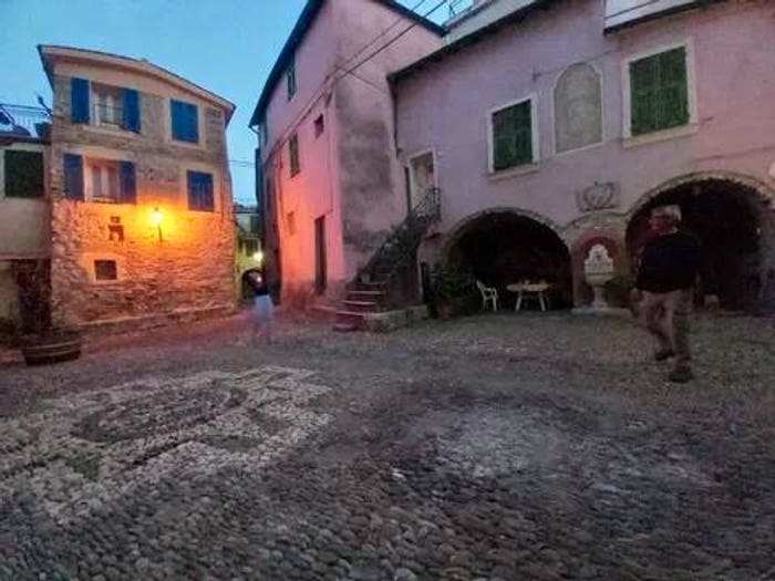 Casa con 5 locali in vendita in Piazza San Bernardo, Pietrabruna