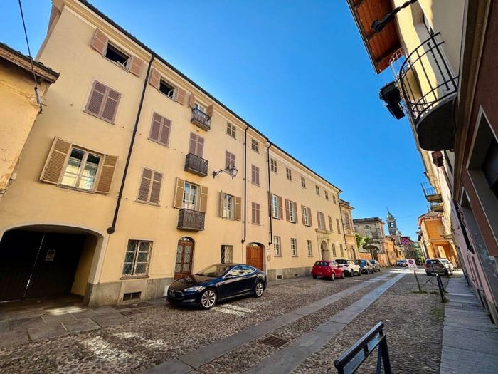 Appartamento trilocale in vendita in Via Amedeo Avogadro di Quaregna, Centro Storico, Biella