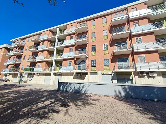 Appartamento trilocale in vendita in Via Antonio Regina, Foggia