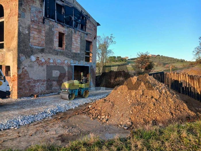 Casa quadrilocale in vendita in Stabbia, Cerreto Guidi
