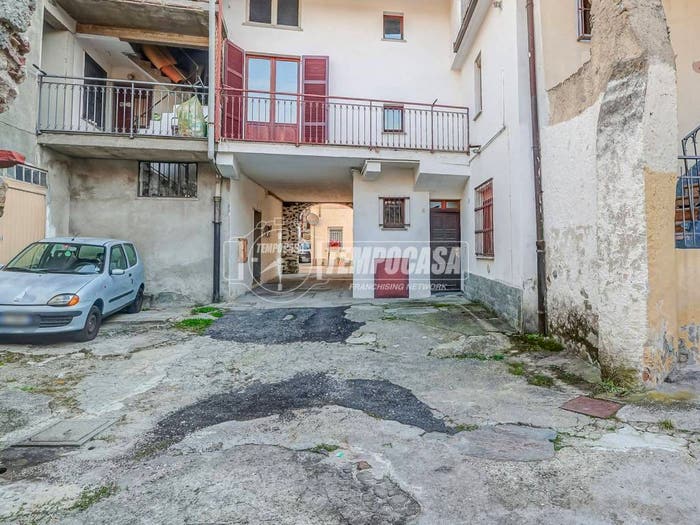 Casa trilocale in vendita in Via Martiri, Centro, Luino