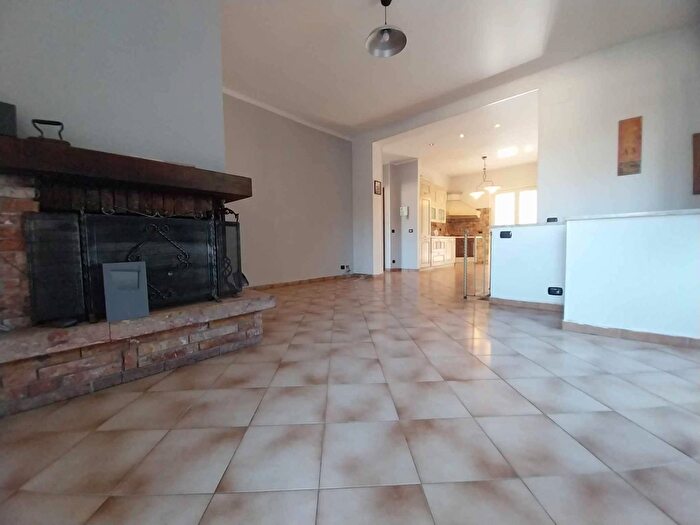 Casa trilocale in vendita in Via dei Gelsomini, Aprilia
