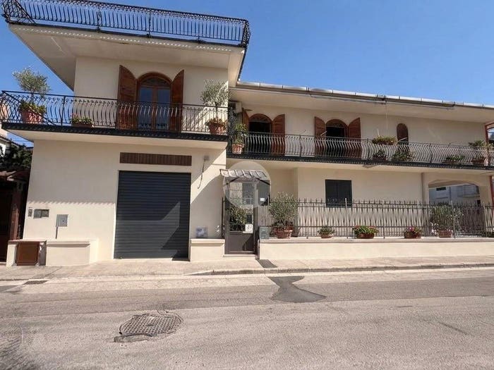 Casa con 6 locali in vendita in Via C C Censorino, Sant'Arpino