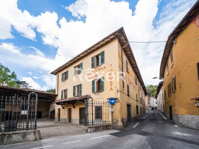Casa con 6 locali in vendita in Via Risorgimento, Longone al Segrino