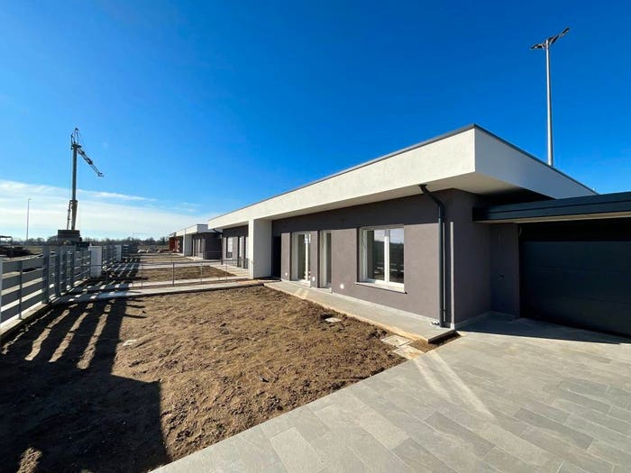 Casa con 5 locali in vendita in Via Grazia Deledda, Ceranova