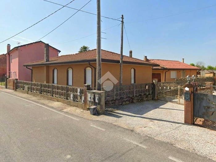 Casa con 6 locali in vendita in Via Carrare, Centro, Agna