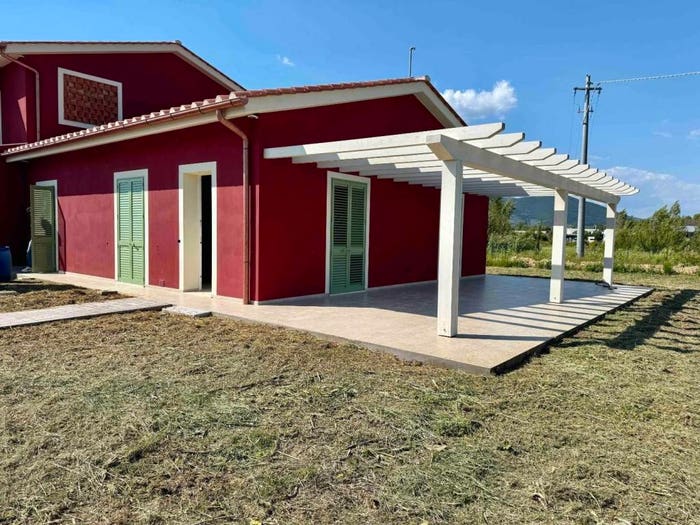 Casa con 6 locali in vendita in Calcinaia