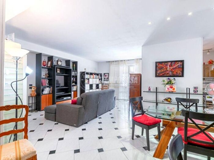 Appartamento con 5 locali in vendita in Via Giuseppe di Vittorio, Centro, Montegranaro