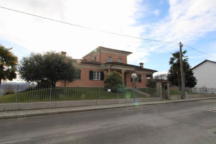 Casa con 6 locali in vendita in Via Principi di Piemonte, Centro, Bra